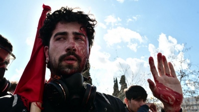 Στη Βουλή παραμένουν οι Φοιτητικοί Σύλλογοι – Άγρια καταστολή στο πανεκπαιδευτικό συλλαλητήριο, 8 φοιτητές τραυματίες
