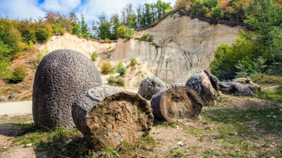 Οι «ζωντανές πέτρες» της Ρουμανίας - Βράχοι που μεγαλώνουν, κινούνται και αλλάζουν σχήμα σοκάρουν τους επιστήμονες