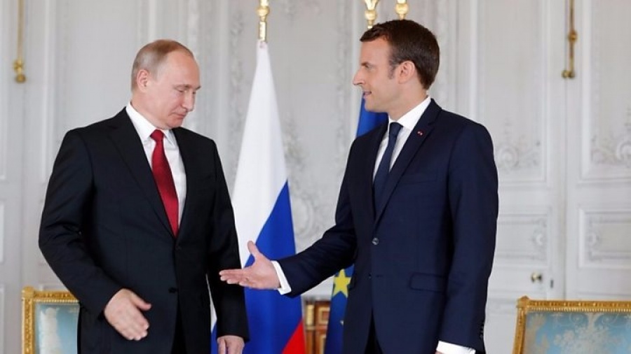 Macron σε  Putin: Σεβαστείτε τις δημοκρατικές αρχές - Η Ρωσία πρέπει να σεβαστεί θεμελιώδη δικαιώματα