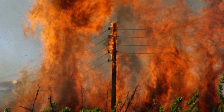 Υπό μερικό έλεγχο η πυρκαγιά στη Ριτσώνα, μετά από σκληρή μάχη των πυροσβεστών