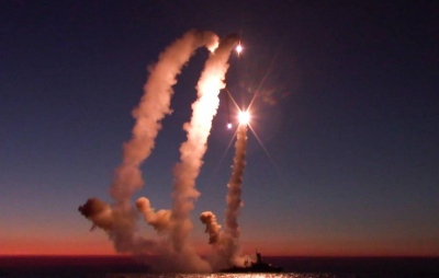 Ρωσία: 50 χτυπήματα σε στρατιωτικούς στόχους στην Ουκρανία με όπλα ακριβείας