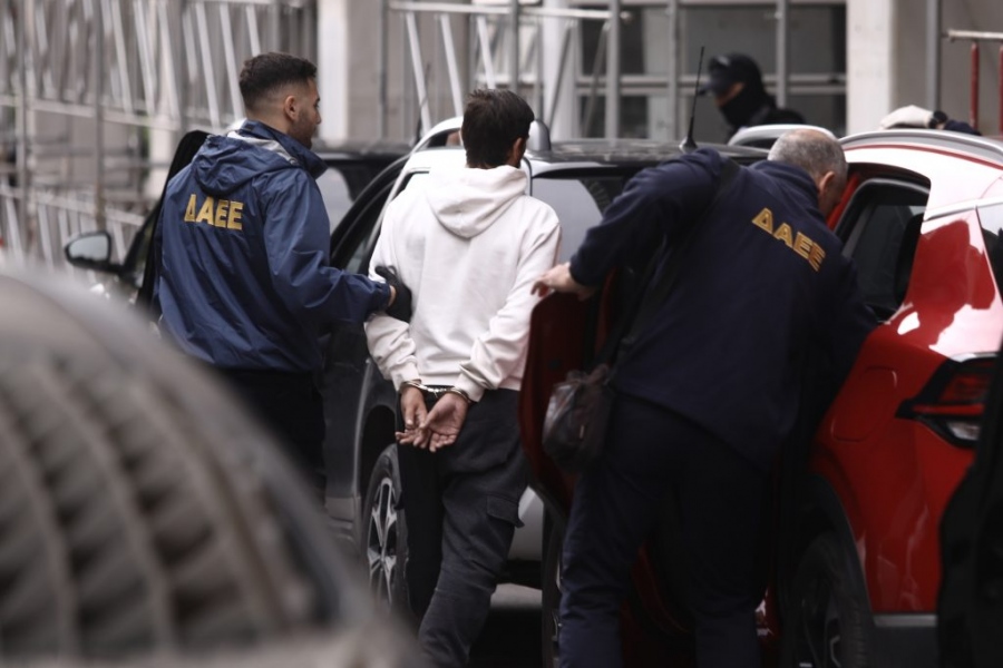 Κακουργηματικές διώξεις στους τρεις συλληφθέντες για τη φονική έκρηξη στη Πλάκα