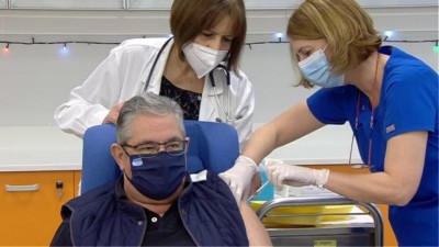 Εμβολιάστηκε κατά του κορωνοϊού ο Κουτσούμπας: Αναγκαιότητα ο μαζικός εμβολιασμός του πληθυσμού