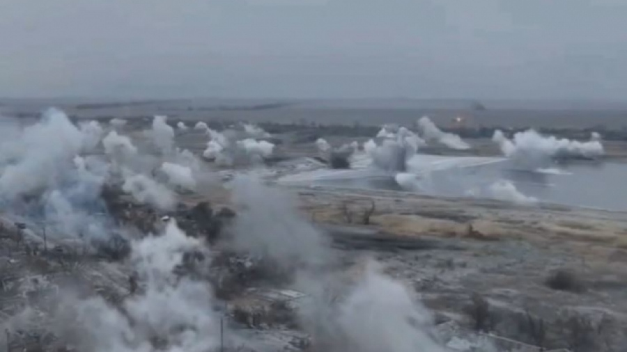 Δεν μπορούν να το διαψεύσουν: Μεγάλης κλίμακας βομβαρδισμοί θέσεων των Ουκρανικών Ενόπλων Δυνάμεων καταγράφηκαν σε βίντεο