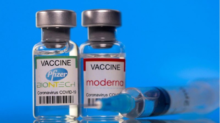 ΕΜΑ: Εξετάζονται τρία νέα περιστατικά πιθανών παρενεργειών για τα εμβόλια mRNA των Pfizer και Moderna