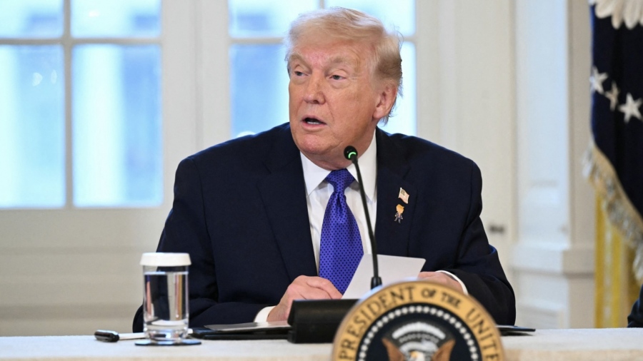 Trump: Το ΝΑΤΟ να πει στους Δανούς να διώξουν τώρα Ρώσους και Κινέζους από τη Γροιλανδία