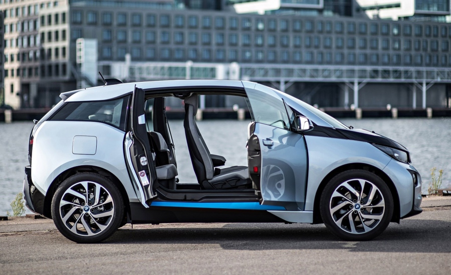 Suicide doors: Γιατί ονομάζονται έτσι οι πόρτες που ανοίγουν ανάποδα