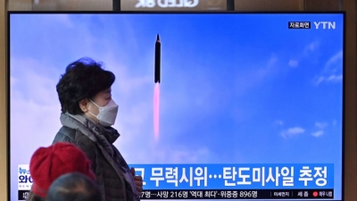 Τρόμος στην Ιαπωνία από εκτόξευση βαλλιστικού πυραύλου από τη Β. Κορέα – Συναγερμός για επίθεση