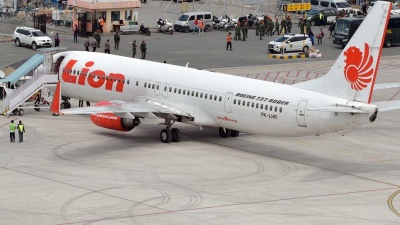 Τραγωδία στην Ινδονησία: Σε εξέλιξη οι έρευνες για τον εντοπισμό του Boeing