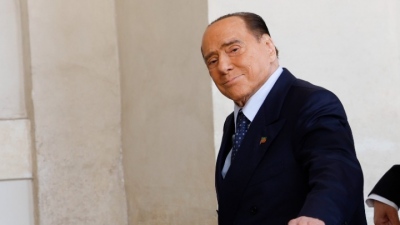 Ο Berlusconi εισήχθη και πάλι στο νοσοκομείο Σαν Ραφαέλε του Μιλάνου