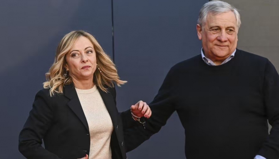 Forza Italia με σπασμένα φρένα - Tajani: Οι γυναίκες με μακριές φούστες γίνονται καλύτερες μητέρες