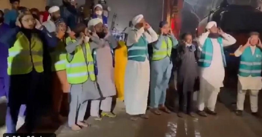 Πακιστανοί πυροσβέστες πήγαν στην πυρκαγιά και προσεύχονταν να... σβήσει