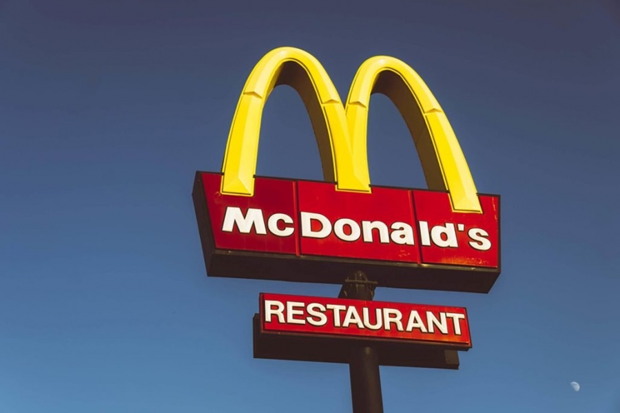 Χαμηλότερα των προσδοκιών τα τριμηνιαία κέρδη της McDonald's - Στα 5,4 δισ. δολάρια