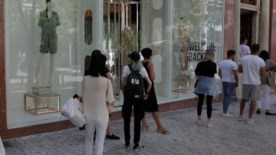 Ποιες επιχειρήσεις δεν λειτουργούν ακόμη - Χωρίς αλλαγές το ωράριο των εμπορικών καταστημάτων