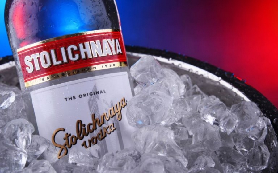 Ουκρανία: H βότκα Stolichnaya αλλάζει όνομα και αποκηρύσσει το καθεστώς Putin - Η κόντρα του δισεκατομμυριούχου
