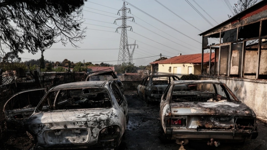 Φωτιά στη Βαρυμπόμπη: Ευθύνες σε πυλώνα ηλεκτρισμού επιρρίπτει η Πυροσβεστική - Τι απαντά ο ΑΔΜΗΕ