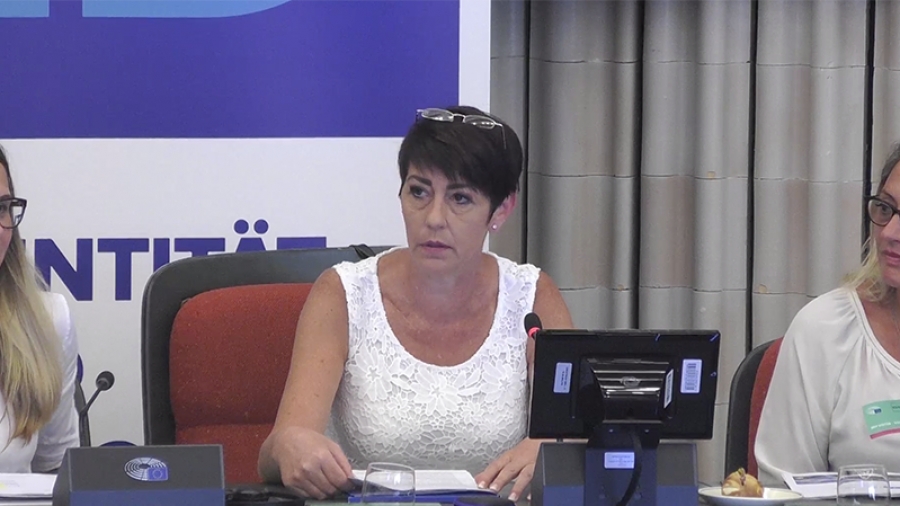 Γερμανίδα ευρωβουλευτής κατά πάντων: Η επιβολή εμβολιασμού για τον covid είναι το χειρότερο έγκλημα που έχει διαπραχθεί