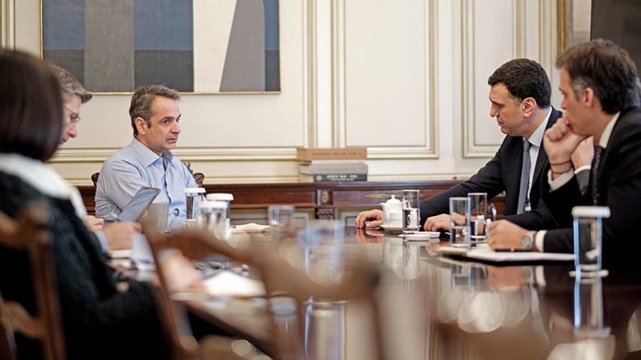 Προβληματισμός στην κυβέρνηση για τον κορωνοϊό – Κλείνουν σχολεία και ΚΑΠΗ, αναστέλλονται οι σχολικές εκδρομές, συνέδρια