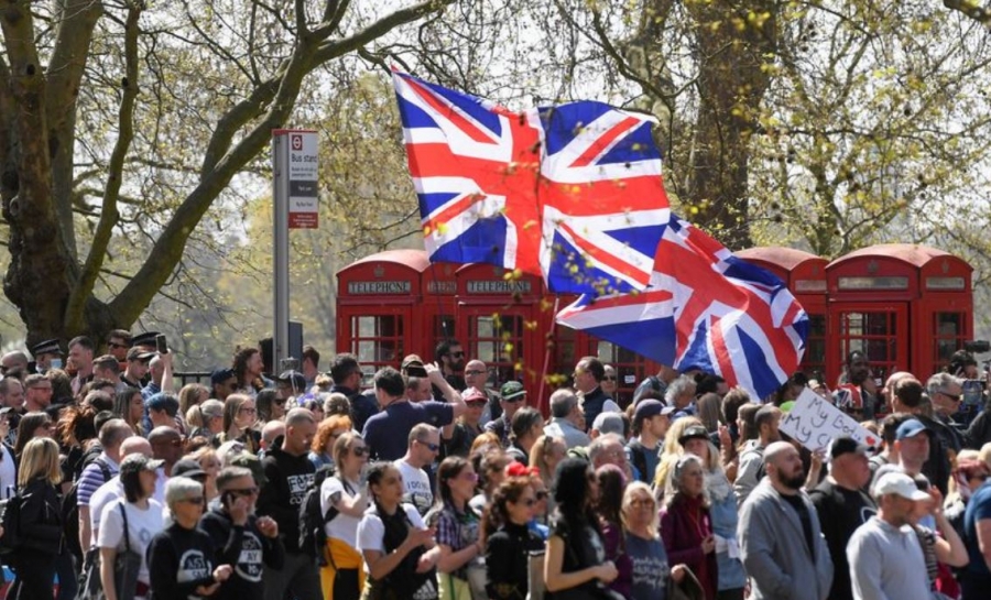 Μεγάλη διαδήλωση κατά του lockdown και των περιοριστικών μέτρων στο Λονδίνο