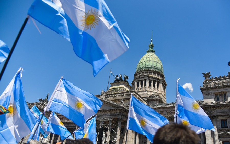 Καθυστέρηση στην αναδιάρθρωση χρέους εξετάζει η κυβέρνηση της Αργεντινής
