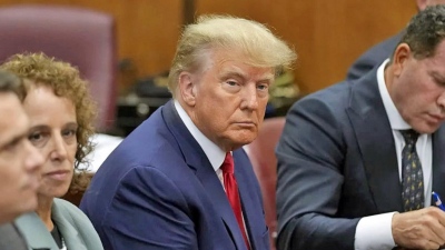 Δίκη Trump: «Πρώτα οι εκλογές του 2024, μετά το δικαστήριο» υποστηρίζουν οι συνήγοροι του Trump