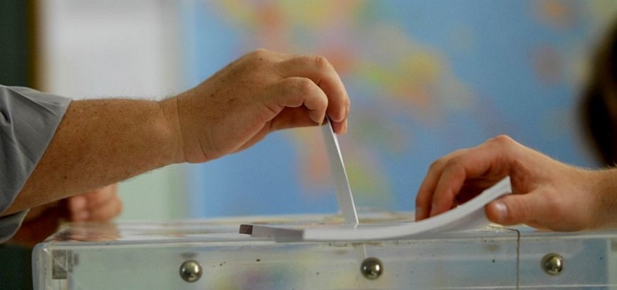 Ομαλά εξελίσσεται η εκλογική διαδικασία – Καταγγελίες για έλλειψη ψηφοδελτίων του ΣΥΡΙΖΑ στο Ηράκλειο