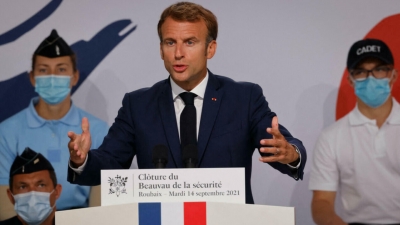 Επεισόδιο με τον Macron στη Λιόν - Του πέταξαν αυγό σε έκθεση Γαστρονομίας
