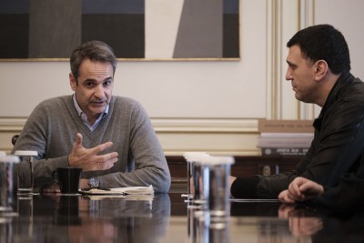 Σύσκεψη στο Μαξίμου υπό τον Μητσοτάκη για τον τουρισμό – Στο επίκεντρο η υγειονομική κάλυψη των νησιών