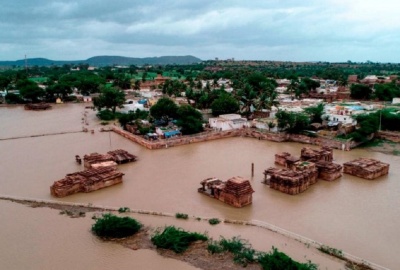Τουλάχιστον 184 νεκροί από πλημμύρες στην Ινδία, 1 εκατομμύριο οι εκτοπισμένοι