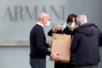 Armani και Prada παραχωρούν τους χώρους τους ώστε να γίνουν εμβολιαστικά κέντρα για τον κορωνοϊό