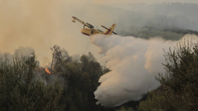 Ανεξέλεγκτο το πύρινο μέτωπο στην Αχαΐα