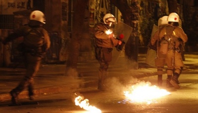 Επίθεση με μολότοφ σε διμοιρία των ΜΑΤ στα Εξάρχεια