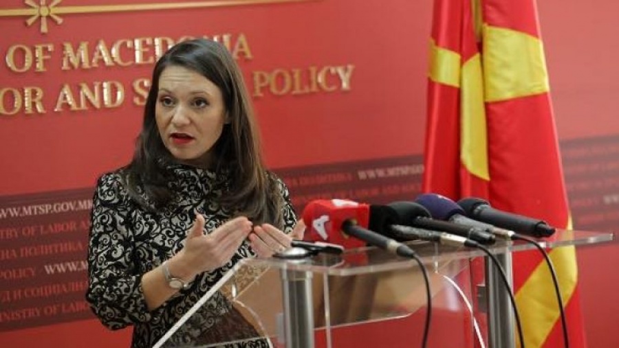 Πρόκληση στα Σκόπια: Η υπουργός Εργασίας αγνόησε την επαίσχυντη Συμφωνία των Πρεσπών και επανέφερε πινακίδα με το όνομα «Μακεδονία»