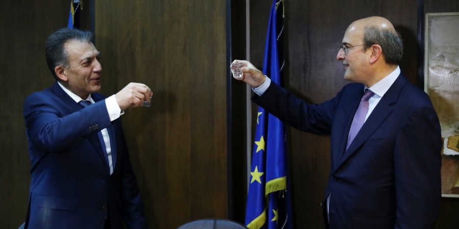 Σοκ: Γαλάζιοι συνδικαλιστές δίνουν στεγνά Βρούτση - Χατζηδάκη για το σκάνδαλο Παναγόπουλου με τα προγράμματα κατάρτισης