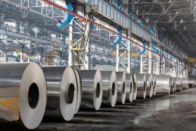 Το Ιράν έχει λαβώσει την καρδιά της παγκόσμιας βιομηχανίας: Σοκ στο αλουμίνιο και νέα ενεργειακή απειλή