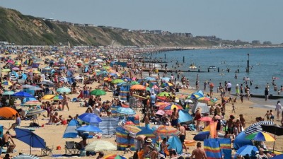 Το αδιαχώρητο σε παραλία της Βρετανίας