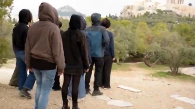 «Ξεπαρθενών»: Τι απαντά το υπουργείο Πολιτισμού για την ταινία με ζευγάρι αντρών που κάνει σεξ στην Ακρόπολη