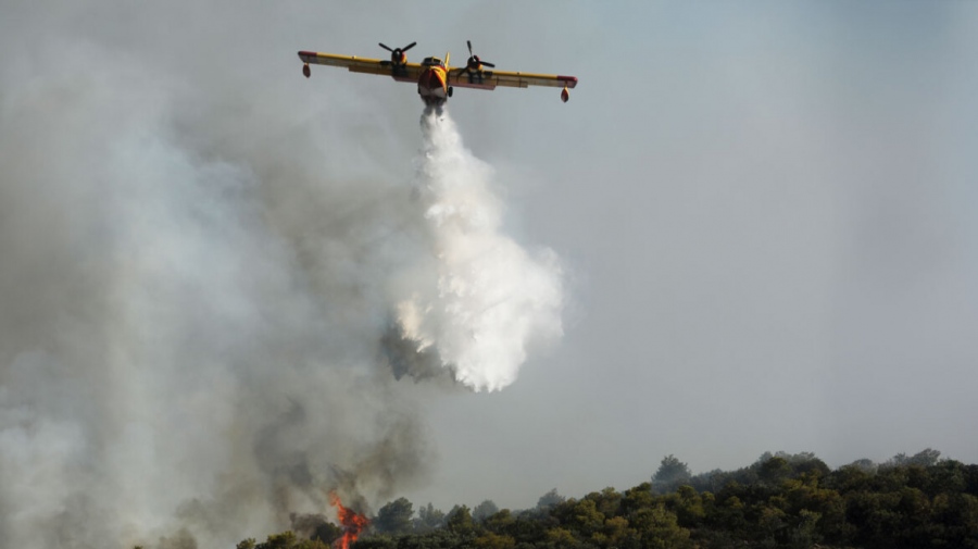 Σε πύρινο κλοιό η χώρα – Φωτιά και στη Θέρμη Θεσσαλονίκης - Σηκώθηκαν εναέρια μέσα