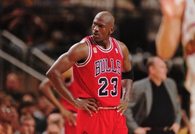 Ασύλληπτο: Η φανέλα του Michael Jordan από το Last Dance πωλήθηκε για 14 εκατ. δολ. σε δημοπρασία