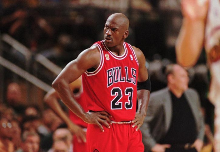 Ασύλληπτο: Η φανέλα του Michael Jordan από το Last Dance πωλήθηκε για 14 εκατ. δολ. σε δημοπρασία