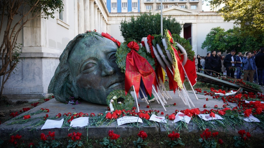Έκλεισαν οι πύλες του Πολυτεχνείου - Ποιοι δρόμοι είναι κλειστοί, πως θα κινηθούν τα μέσα μεταφοράς