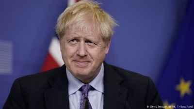 Reuters: Άκαμπτη στάση απέναντι στην ΕΕ θα τηρήσει ο Johnson στις διαπραγματεύσεις για το εμπόριο