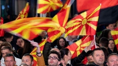 Βόρεια Μακεδονία: Σε εξέλιξη η ψηφοφορία για τις «διπλές» εκλογές
