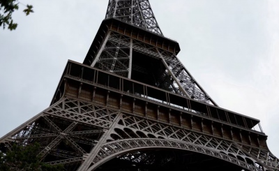 Γαλλία: Σκοτεινός ο πύργος του Άιφελ για συμπαράσταση στα θύματα του φονικού σεισμού στο Μαρόκο – Παροχή οικονομικής βοήθειας