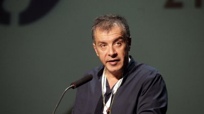 Το σχέδιο του για το νέο πολιτικό φορέα παρουσιάζει στις 31/10 ο Θεοδωράκης – Το Κέντρο της Αλλαγής