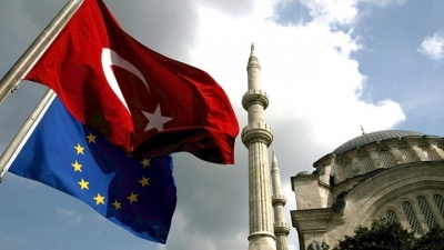 Η Κομισιόν απαιτεί πρόοδο από την Tουρκία πριν από οποιαδήποτε επανέναρξη των διαπραγματεύσεων