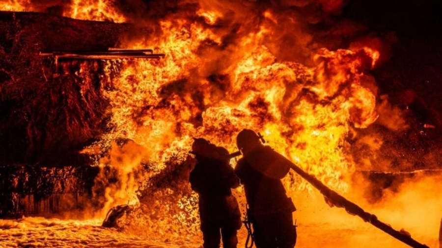 Οι Ρώσοι χτύπησαν δεξαμενή πετρελαίου στο Kharkiv και η φωτιά ήταν ορατή από το διάστημα – Την κατέγραψε η NASA