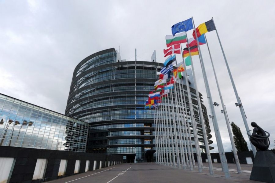 Ευρωπαϊκό Κοινοβούλιο: Να μπει τέλος στα προγράμματα «Χρυσής Βίζας»