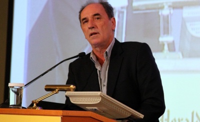 Στα 16 ευρώ ο πήχης για την ενεργοποίηση της ρήτρας ρύπων - Η ατζέντα Σταθάκη - Θεσμών για τιμολόγια, ΕΛΠΕ, ΔΕΠΑ