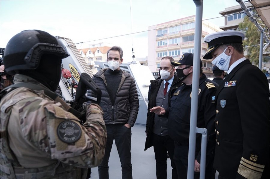 Συμβολική επίσκεψη Μητσοτάκη σε Λέσβο: Το 2020 φυλάξαμε τα σύνορά μας - Μείωση των αφίξεων μεταναστών κατά 80%